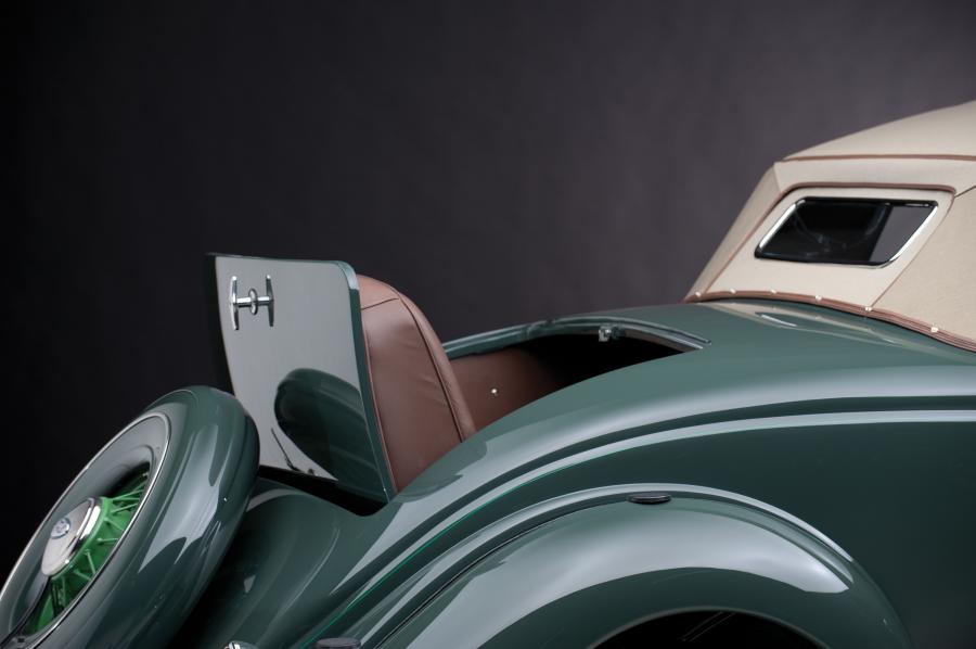  Ford DeLuxe Roadster 1935 года  (фото 3 из 41)